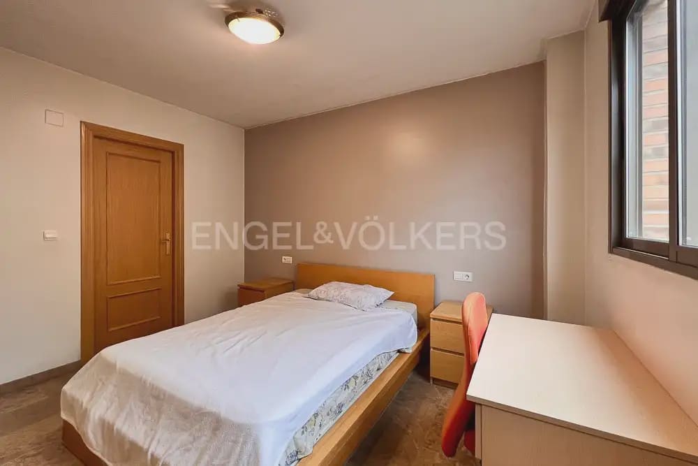 Appartement de 3 chambres à louer à Valence ville avec garage - 1 800 € (Ref: 10088585)