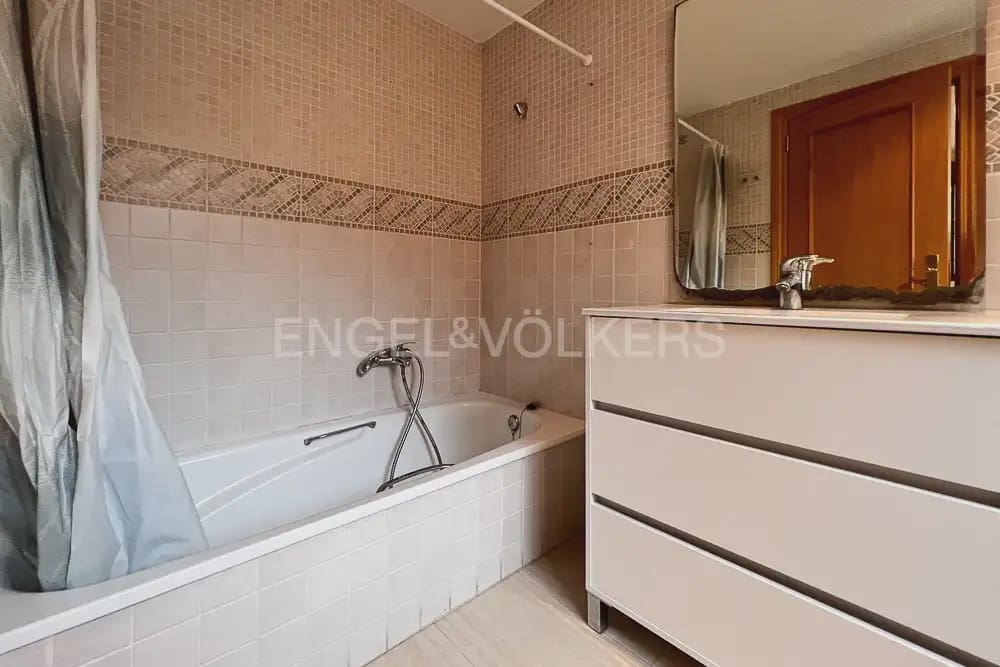 Appartement de 3 chambres à louer à Valence ville avec garage - 1 800 € (Ref: 10088585)