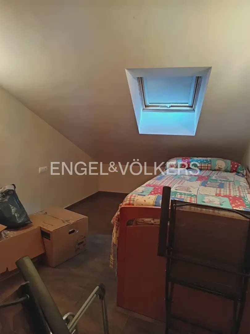 4 bedroom Penthouse for rent in Chiva with garage - € 1,200 (Ref: 10088588)