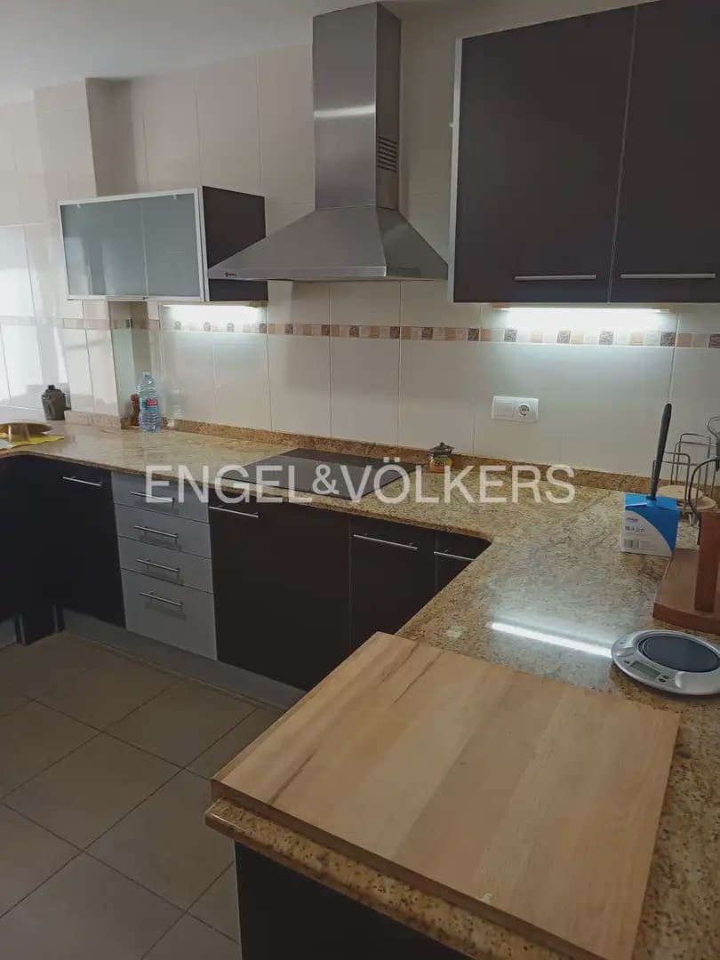 4 bedroom Penthouse for rent in Chiva with garage - € 1,200 (Ref: 10088588)