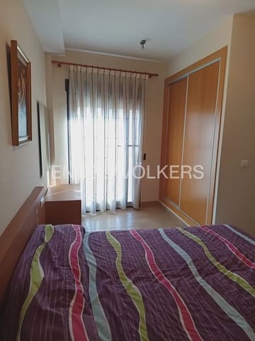 4 bedroom Penthouse for rent in Chiva with garage - € 1,200 (Ref: 10088588)