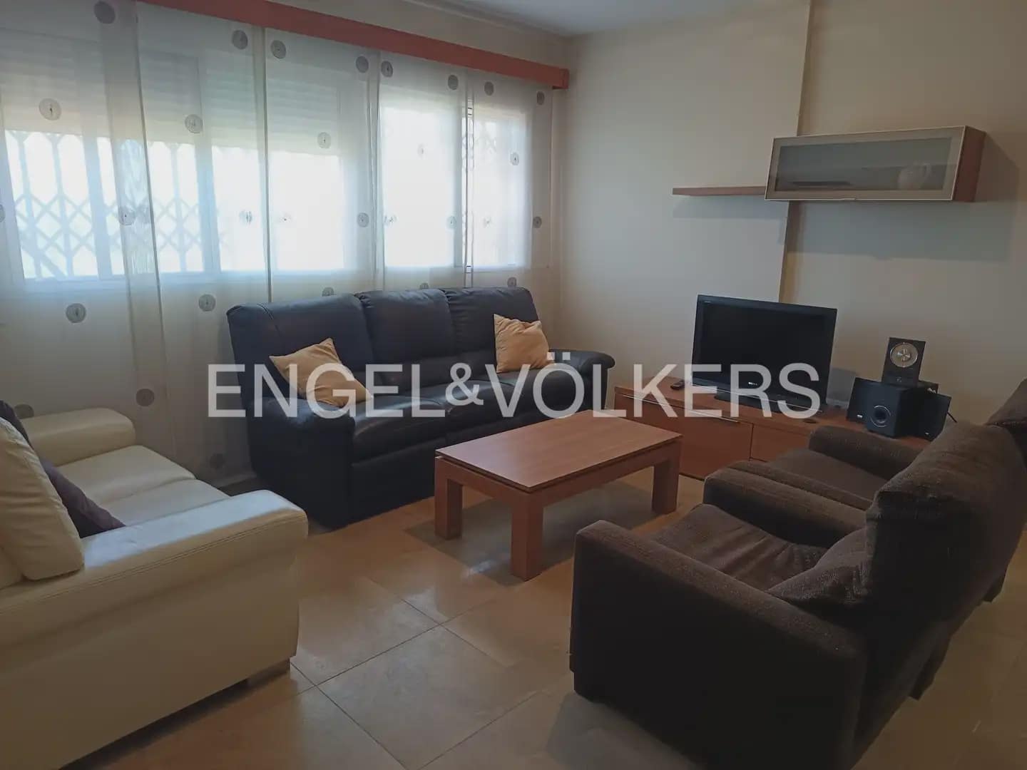 4 bedroom Penthouse for rent in Chiva with garage - € 1,200 (Ref: 10088588)