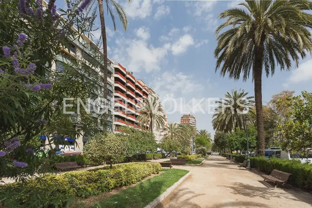 Piso de 4 habitaciones en València ciudad en venta con garaje - 1.040.000 € (Ref: 10091409)