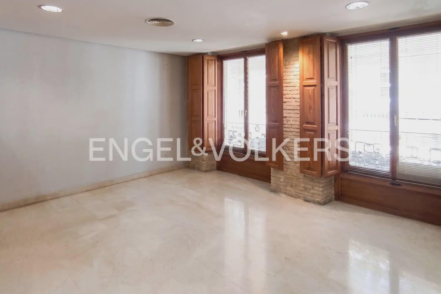 10 soveværelse Lejlighed til salg i Valencia by - € 1.660.000 (Ref: 10093054)