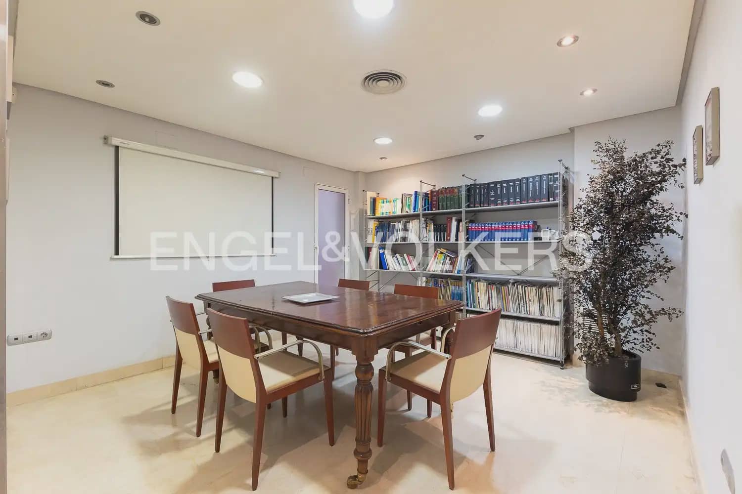 10 soveværelse Lejlighed til salg i Valencia by - € 1.660.000 (Ref: 10093054)
