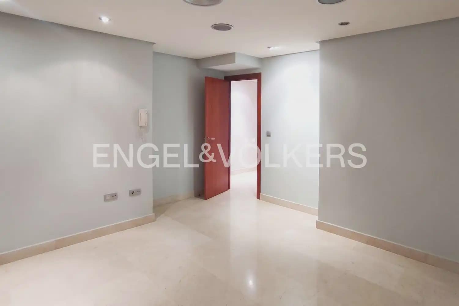 10 soveværelse Lejlighed til salg i Valencia by - € 1.660.000 (Ref: 10093054)