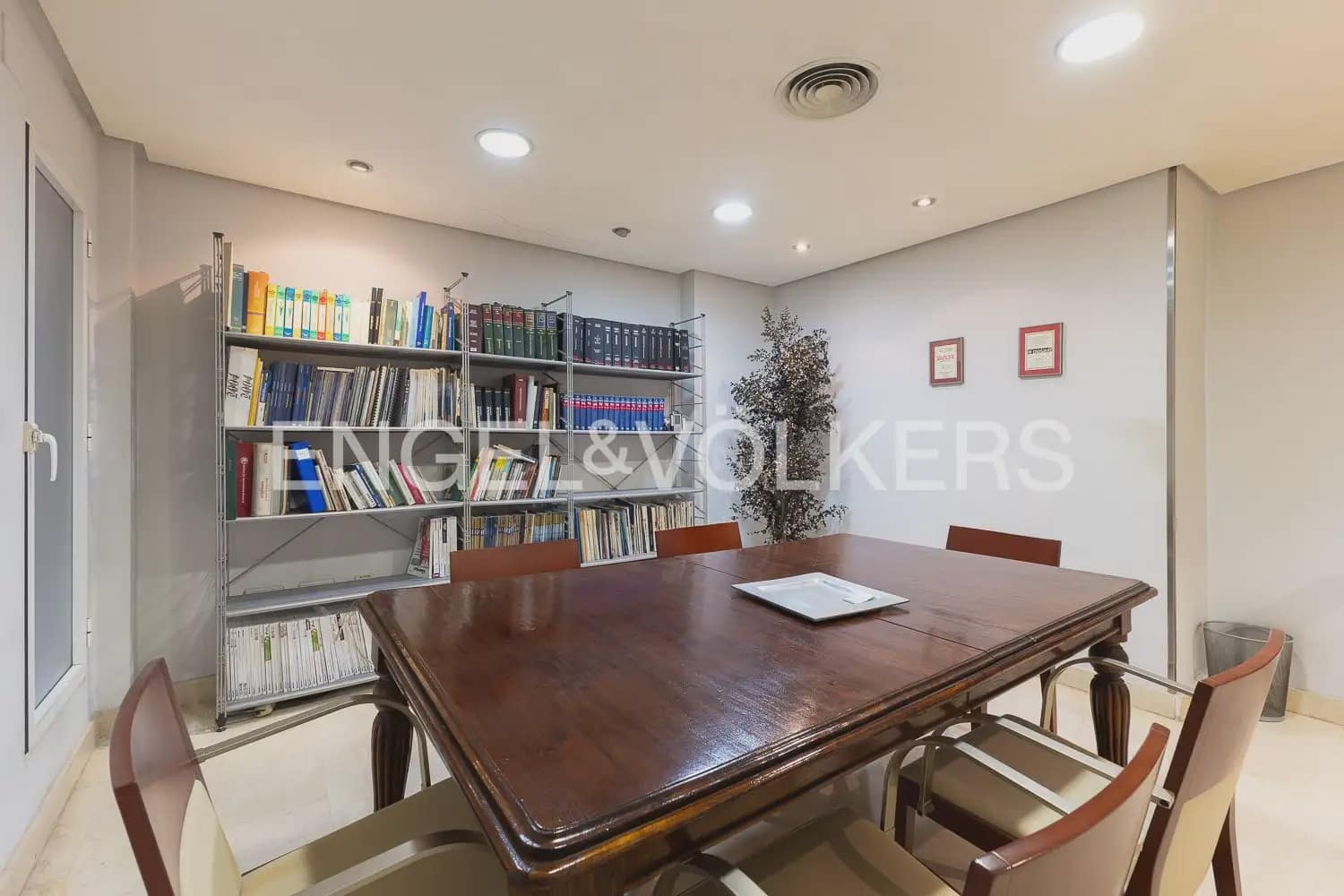 10 soveværelse Lejlighed til salg i Valencia by - € 1.660.000 (Ref: 10093054)