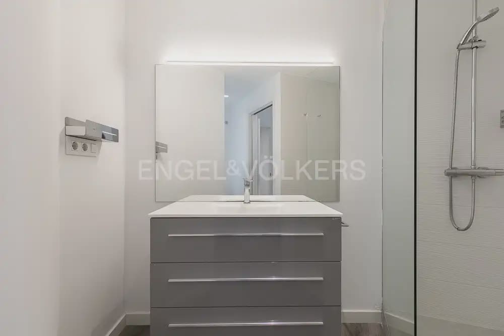 3 quarto Apartamento para arrendar em Valencia cidade - 3 200 € (Ref: 10093910)
