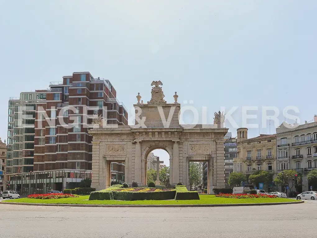 3 quarto Apartamento para arrendar em Valencia cidade - 3 200 € (Ref: 10093910)