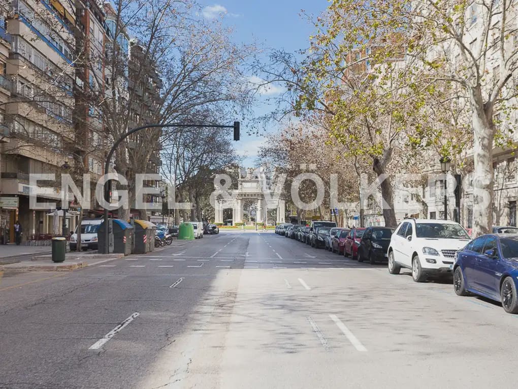 3 quarto Apartamento para arrendar em Valencia cidade - 3 200 € (Ref: 10093910)