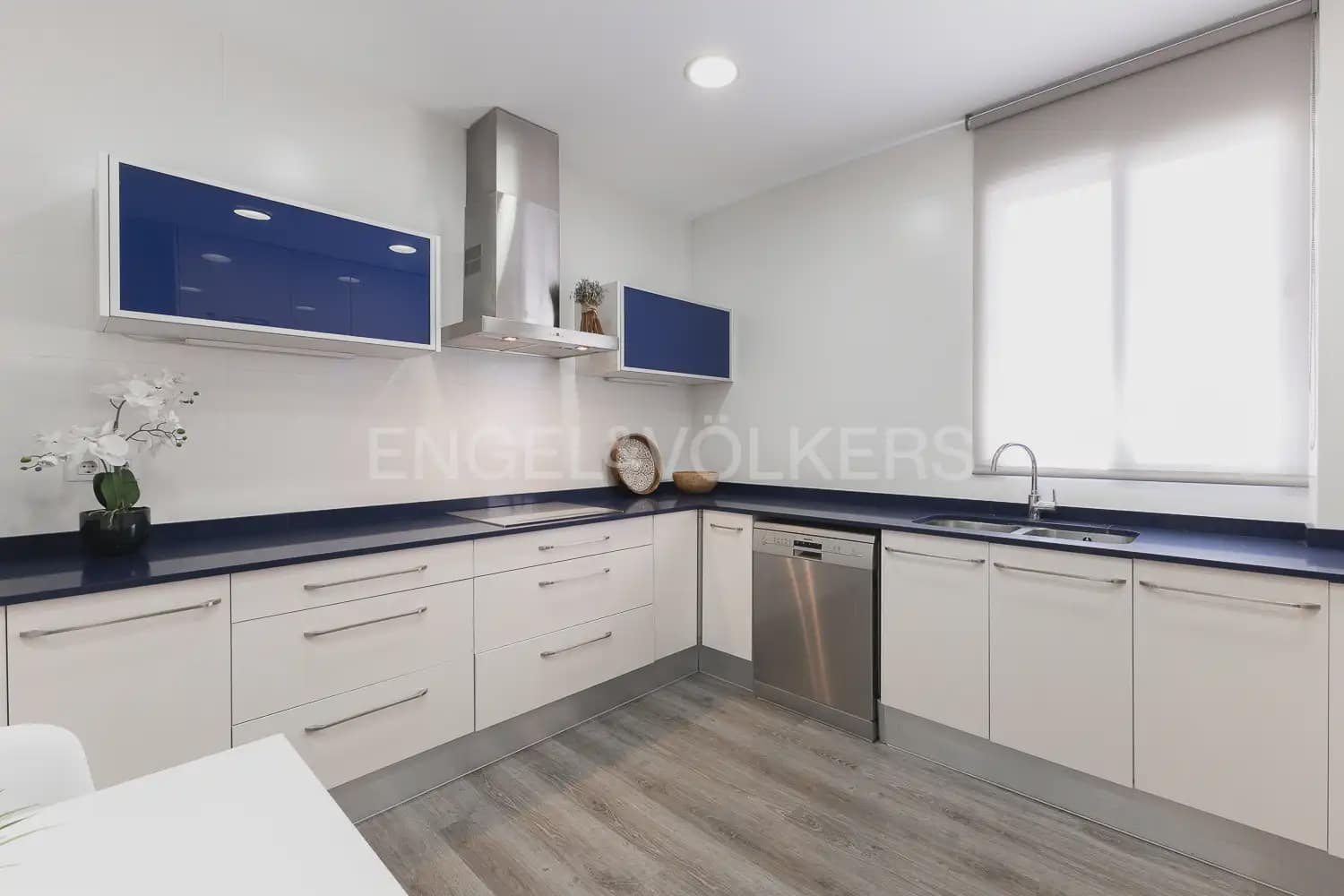 3 quarto Apartamento para arrendar em Valencia cidade - 3 200 € (Ref: 10093910)