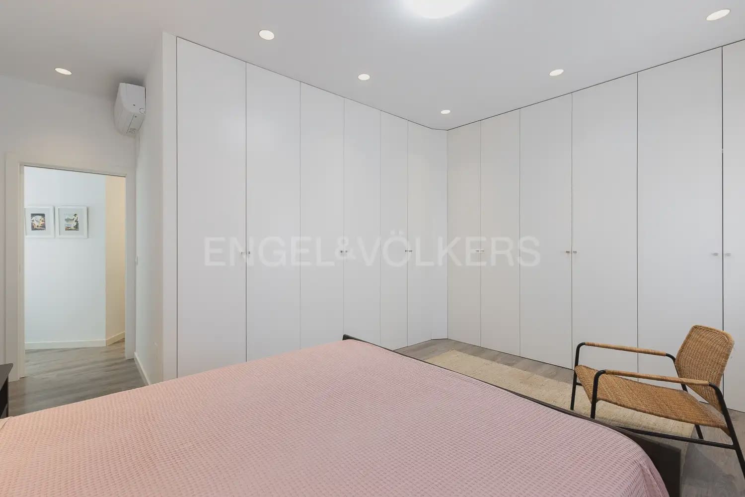 3 quarto Apartamento para arrendar em Valencia cidade - 3 200 € (Ref: 10093910)