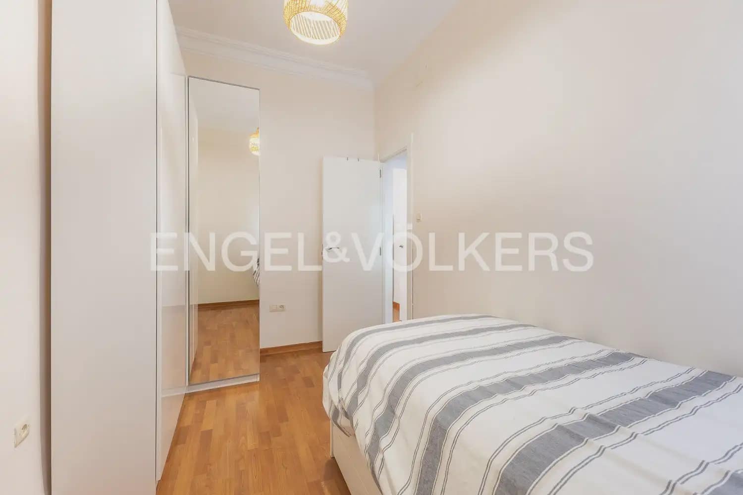 3 bedroom Flat for rent in Valencia city - € 1,600 (Ref: 10093911)