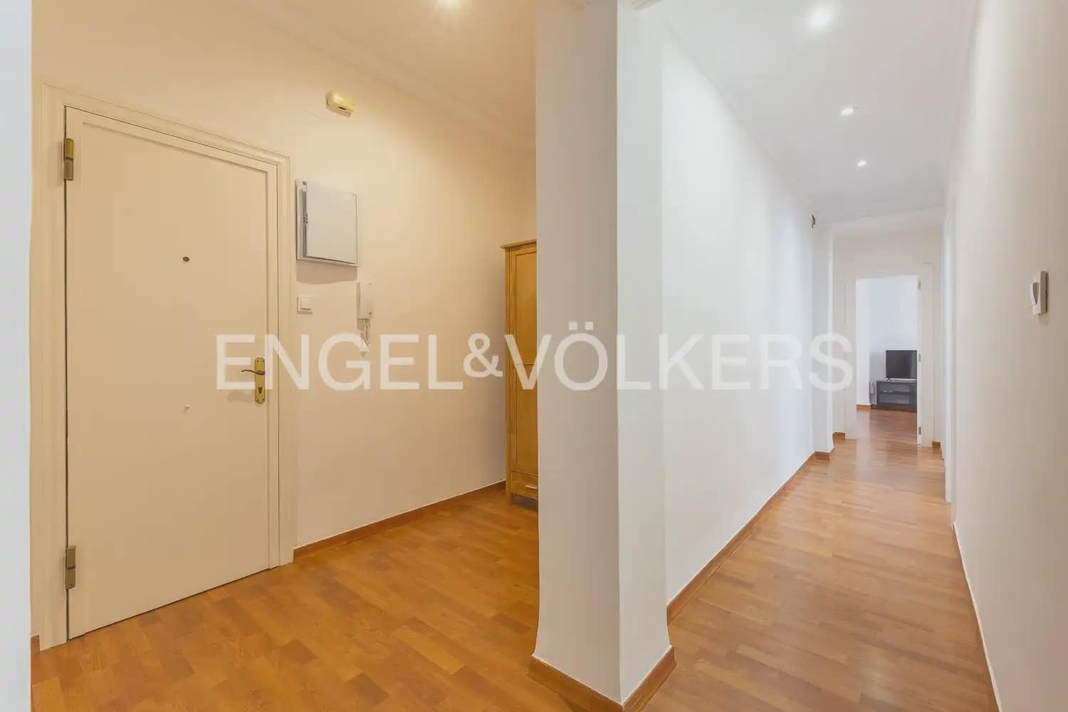3 bedroom Flat for rent in Valencia city - € 1,600 (Ref: 10093911)