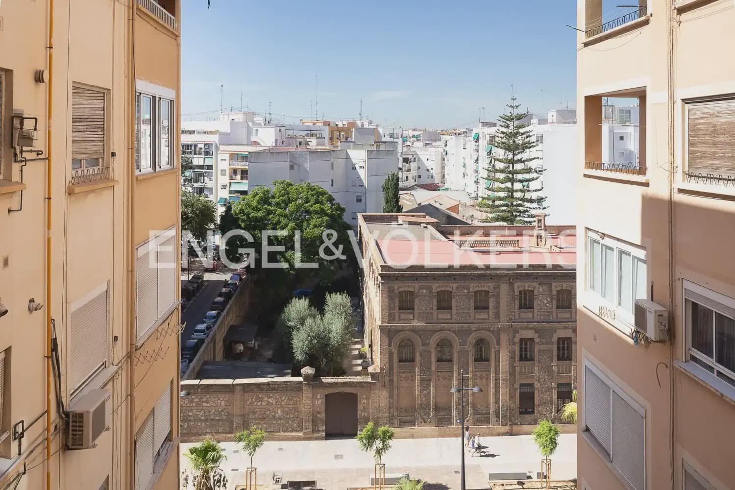 3 bedroom Flat for rent in Valencia city - € 1,600 (Ref: 10093911)