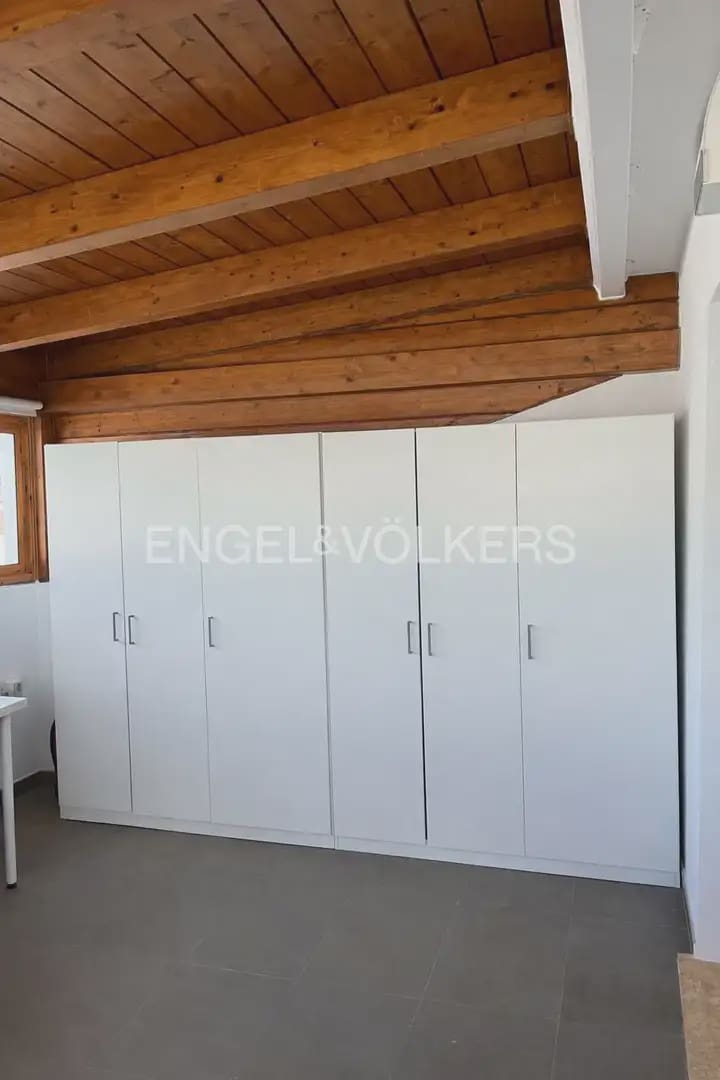 5 soverom Kjedet enebolig til leie i La Pobla de Vallbona med svømmebasseng garasje - € 1 900 (Ref: 10093912)