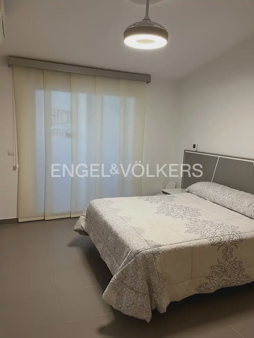 5 soverom Kjedet enebolig til leie i La Pobla de Vallbona med svømmebasseng garasje - € 1 900 (Ref: 10093912)