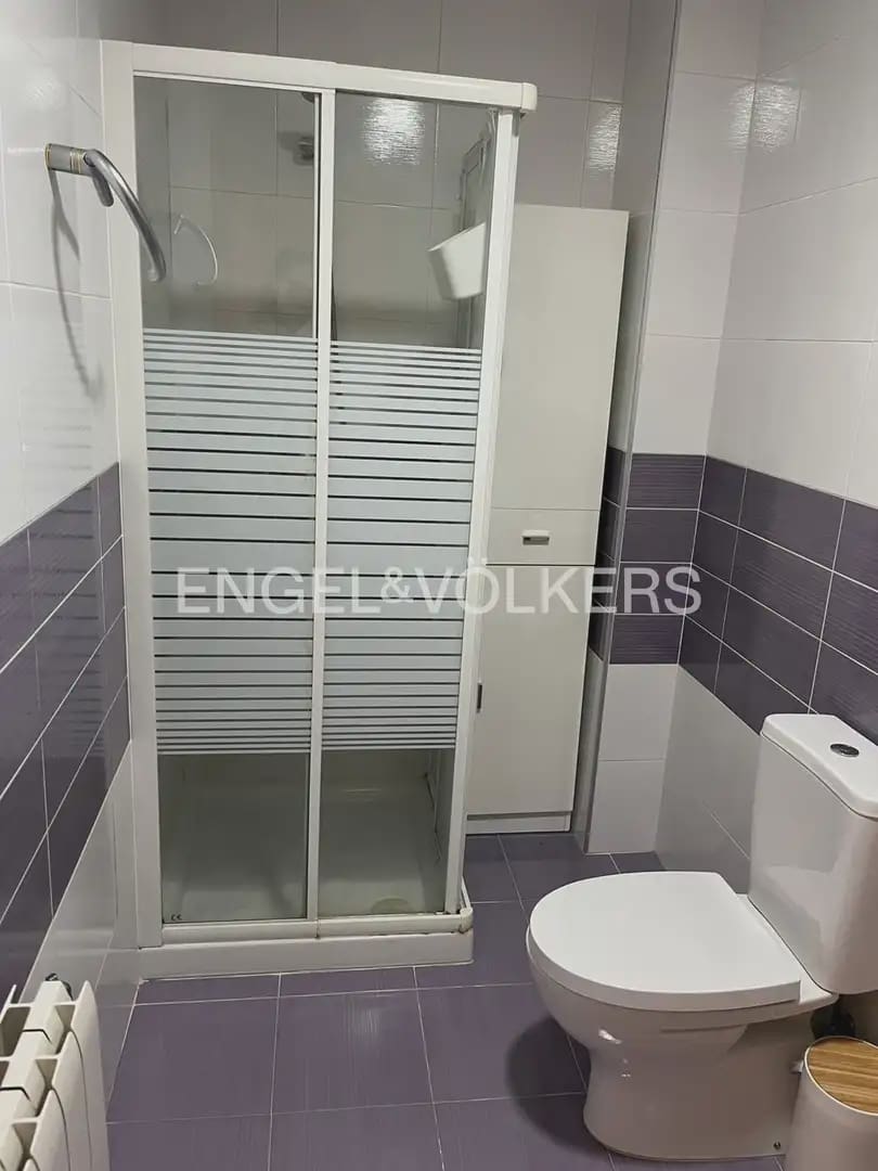 5 soverom Kjedet enebolig til leie i La Pobla de Vallbona med svømmebasseng garasje - € 1 900 (Ref: 10093912)