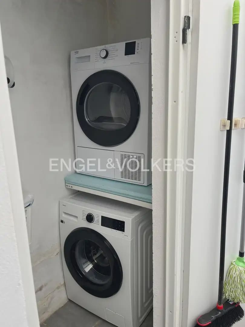 5 soverom Kjedet enebolig til leie i La Pobla de Vallbona med svømmebasseng garasje - € 1 900 (Ref: 10093912)