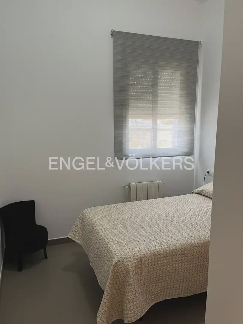 5 soverom Kjedet enebolig til leie i La Pobla de Vallbona med svømmebasseng garasje - € 1 900 (Ref: 10093912)