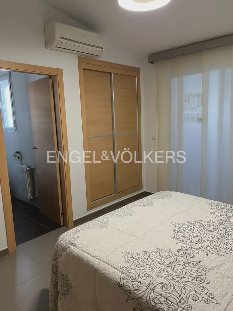 5 soverom Kjedet enebolig til leie i La Pobla de Vallbona med svømmebasseng garasje - € 1 900 (Ref: 10093912)