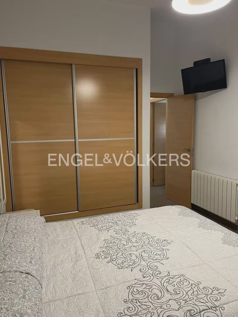 5 soverom Kjedet enebolig til leie i La Pobla de Vallbona med svømmebasseng garasje - € 1 900 (Ref: 10093912)