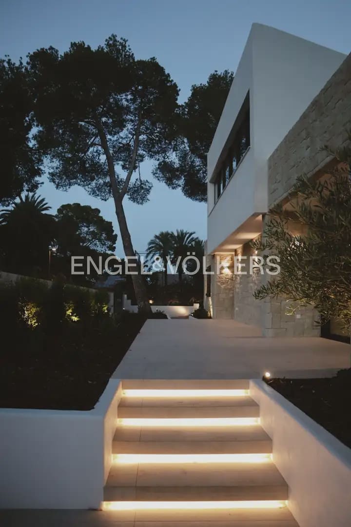 5 bedroom Villa for sale in L'Eliana with garage - € 1,480,000 (Ref: 10093913)