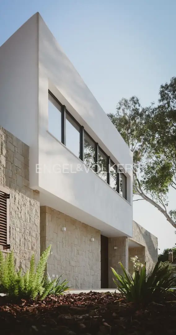 5 bedroom Villa for sale in L'Eliana with garage - € 1,480,000 (Ref: 10093913)