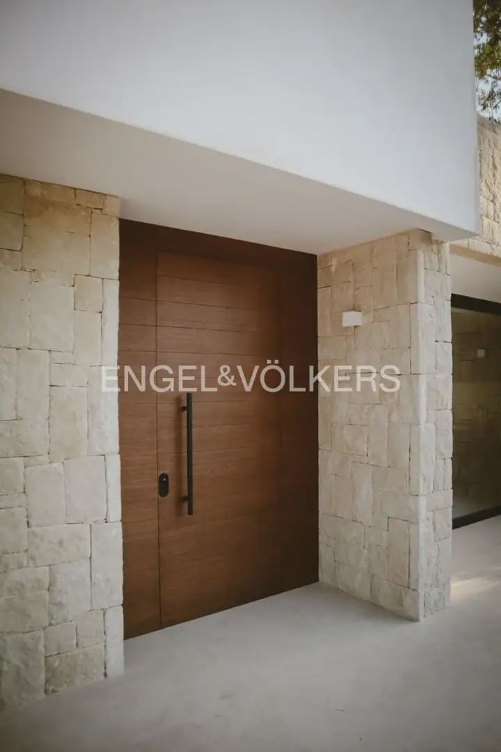 5 bedroom Villa for sale in L'Eliana with garage - € 1,480,000 (Ref: 10093913)