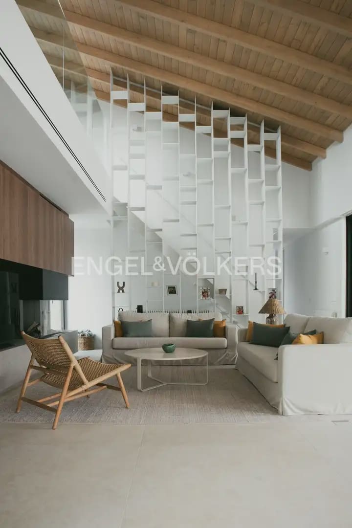 5 bedroom Villa for sale in L'Eliana with garage - € 1,480,000 (Ref: 10093913)