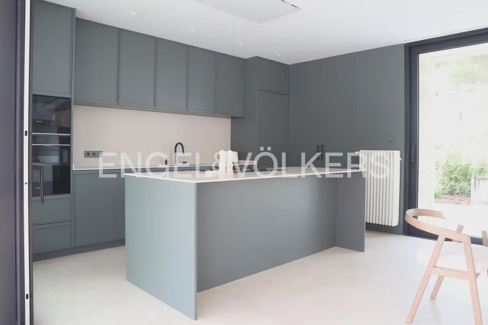 5 bedroom Villa for sale in L'Eliana with garage - € 1,480,000 (Ref: 10093913)