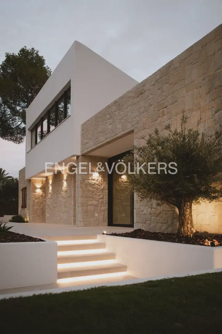 5 bedroom Villa for sale in L'Eliana with garage - € 1,480,000 (Ref: 10093913)