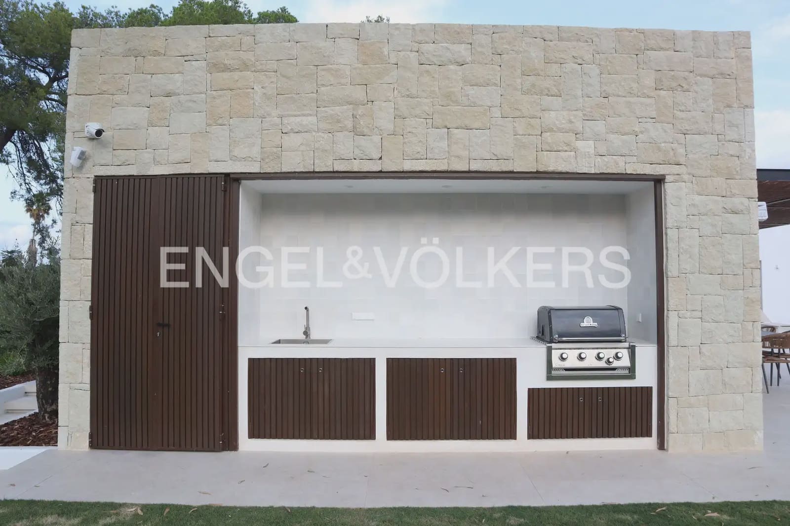 5 bedroom Villa for sale in L'Eliana with garage - € 1,480,000 (Ref: 10093913)