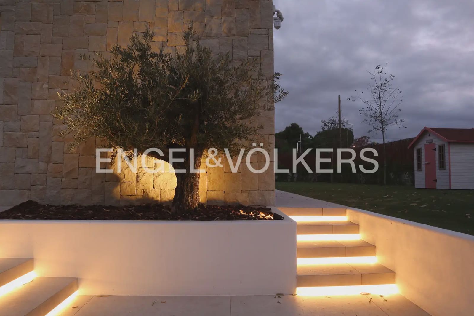 5 bedroom Villa for sale in L'Eliana with garage - € 1,480,000 (Ref: 10093913)