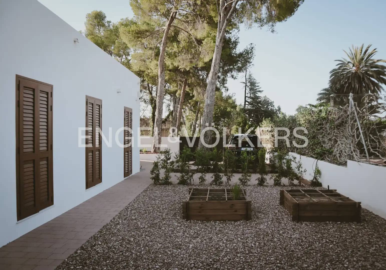5 bedroom Villa for sale in L'Eliana with garage - € 1,480,000 (Ref: 10093913)