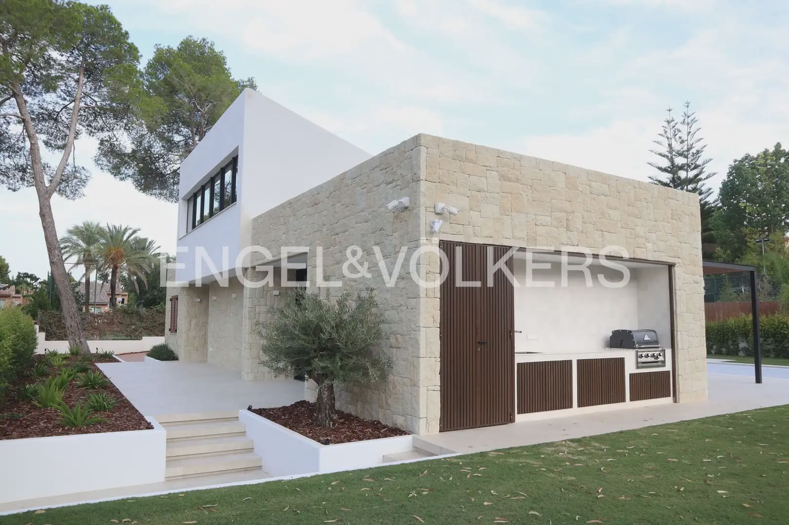 5 bedroom Villa for sale in L'Eliana with garage - € 1,480,000 (Ref: 10093913)