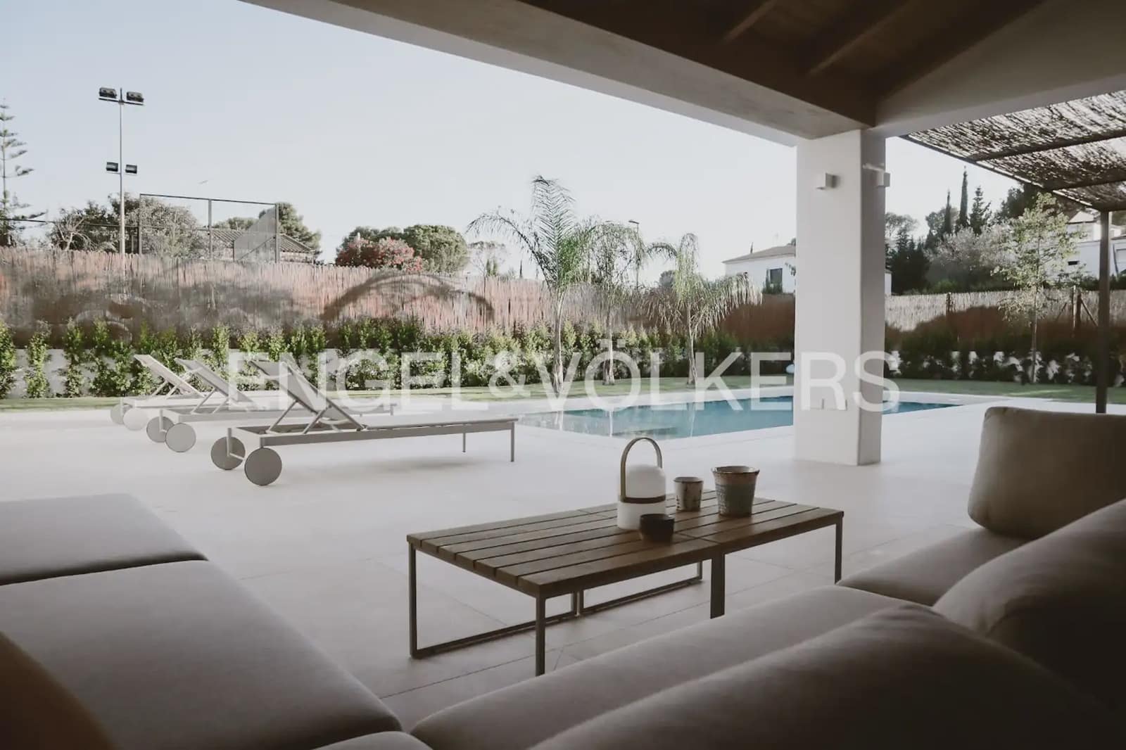 5 bedroom Villa for sale in L'Eliana with garage - € 1,480,000 (Ref: 10093913)