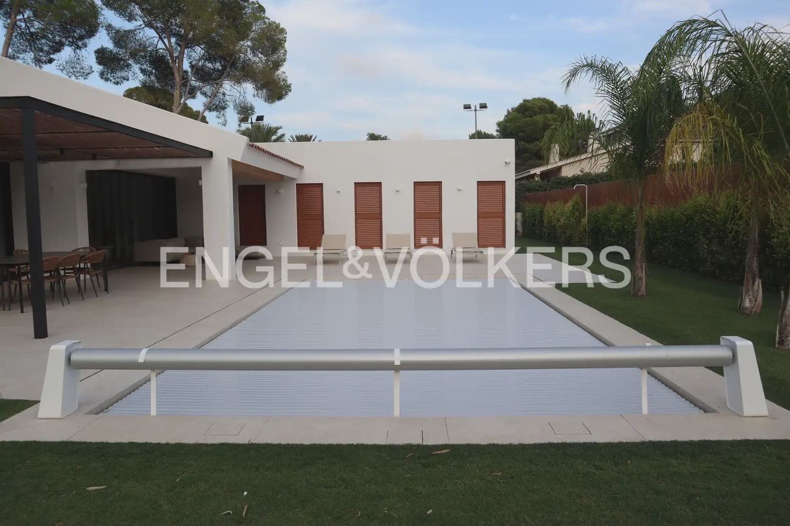 5 bedroom Villa for sale in L'Eliana with garage - € 1,480,000 (Ref: 10093913)