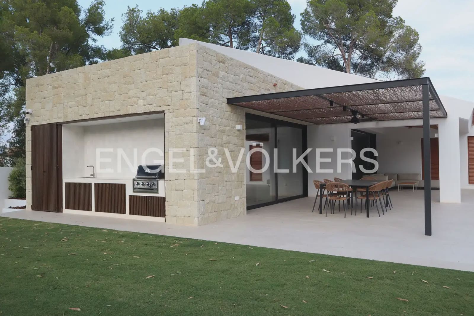 5 bedroom Villa for sale in L'Eliana with garage - € 1,480,000 (Ref: 10093913)