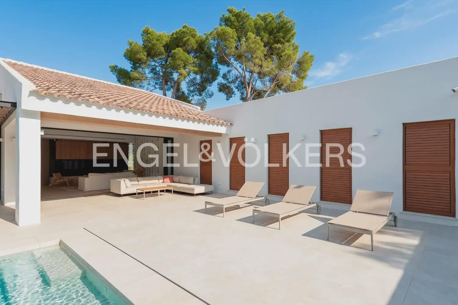 5 bedroom Villa for sale in L'Eliana with garage - € 1,480,000 (Ref: 10093913)