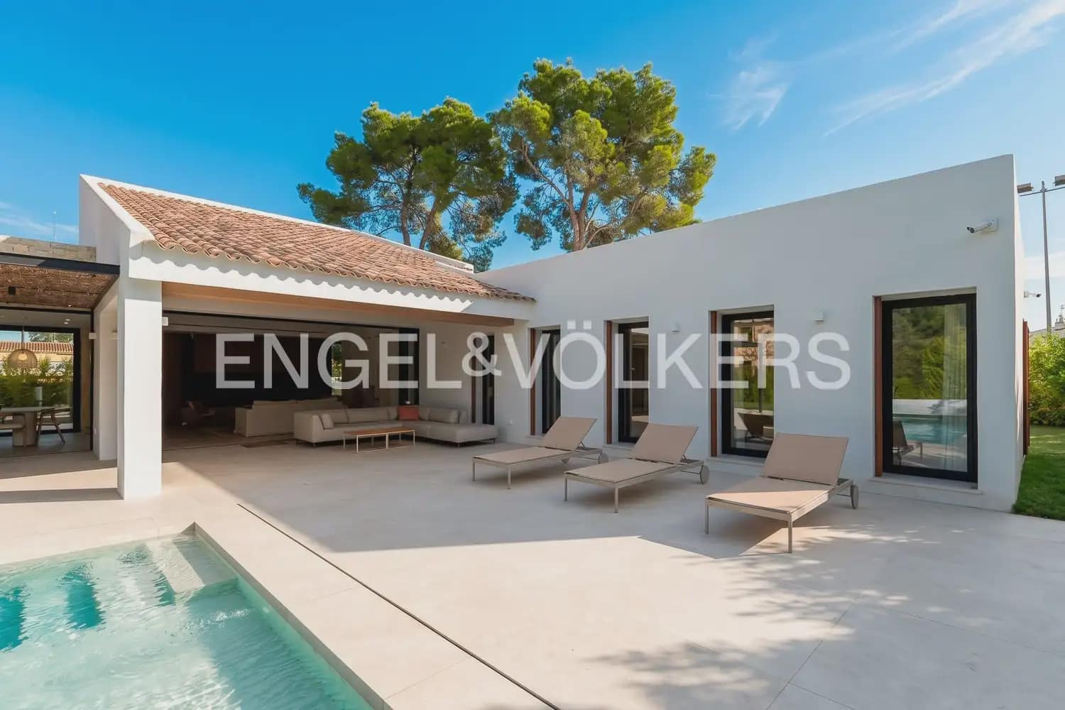 5 bedroom Villa for sale in L'Eliana with garage - € 1,480,000 (Ref: 10093913)