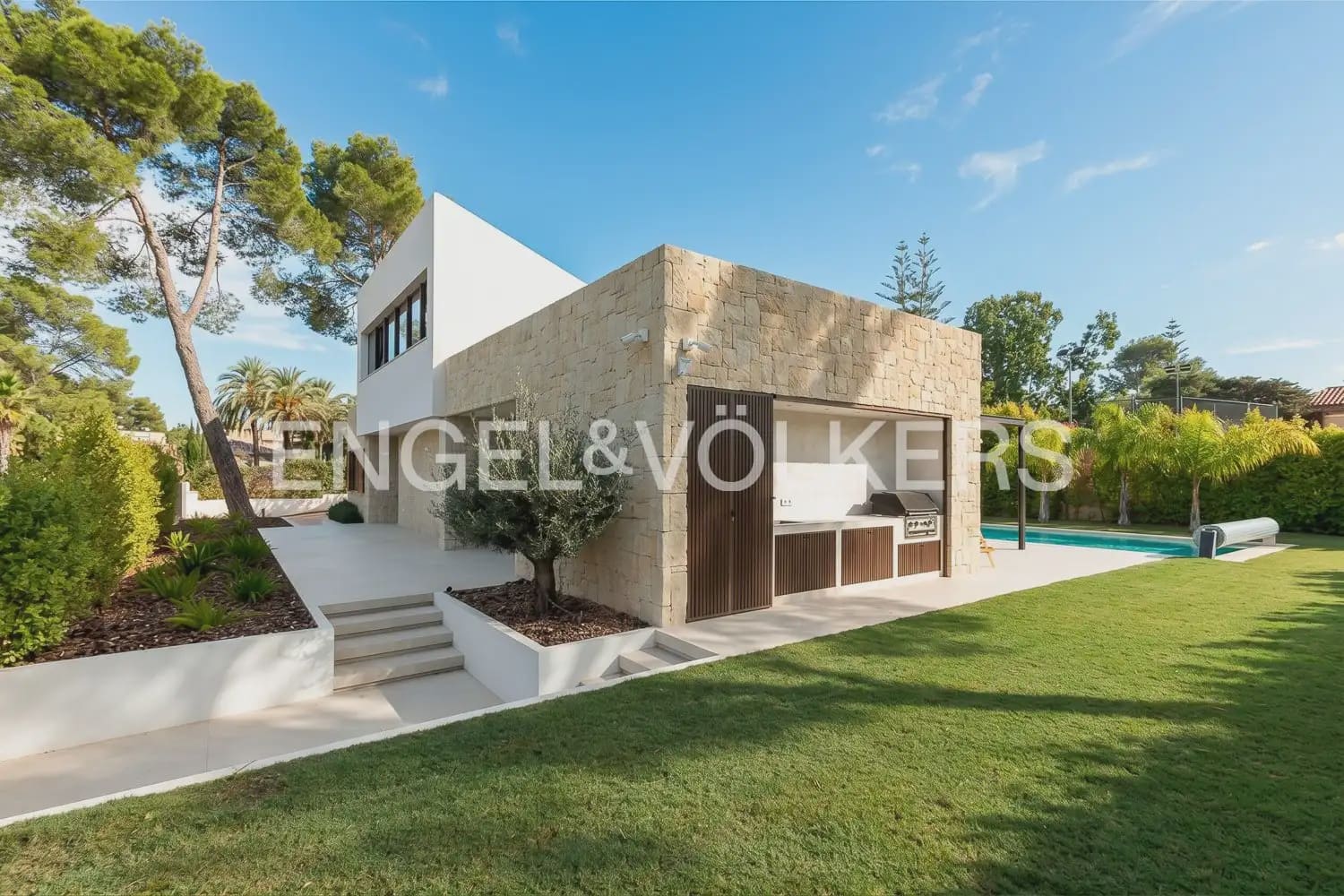 5 bedroom Villa for sale in L'Eliana with garage - € 1,480,000 (Ref: 10093913)