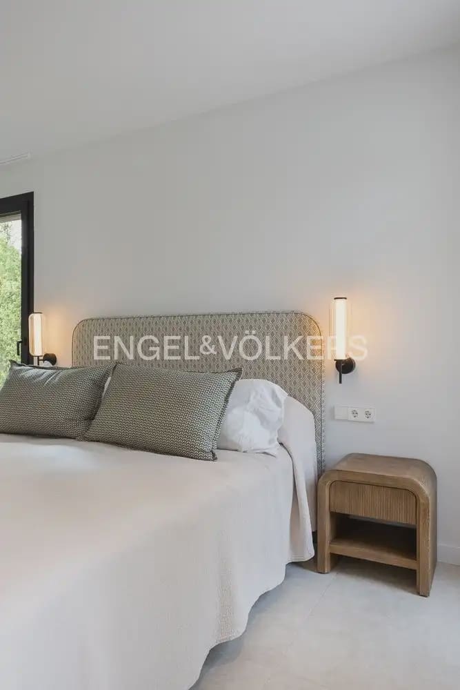 5 bedroom Villa for sale in L'Eliana with garage - € 1,480,000 (Ref: 10093913)