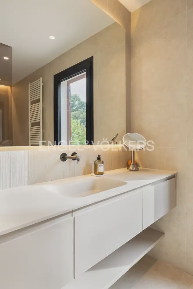5 bedroom Villa for sale in L'Eliana with garage - € 1,480,000 (Ref: 10093913)