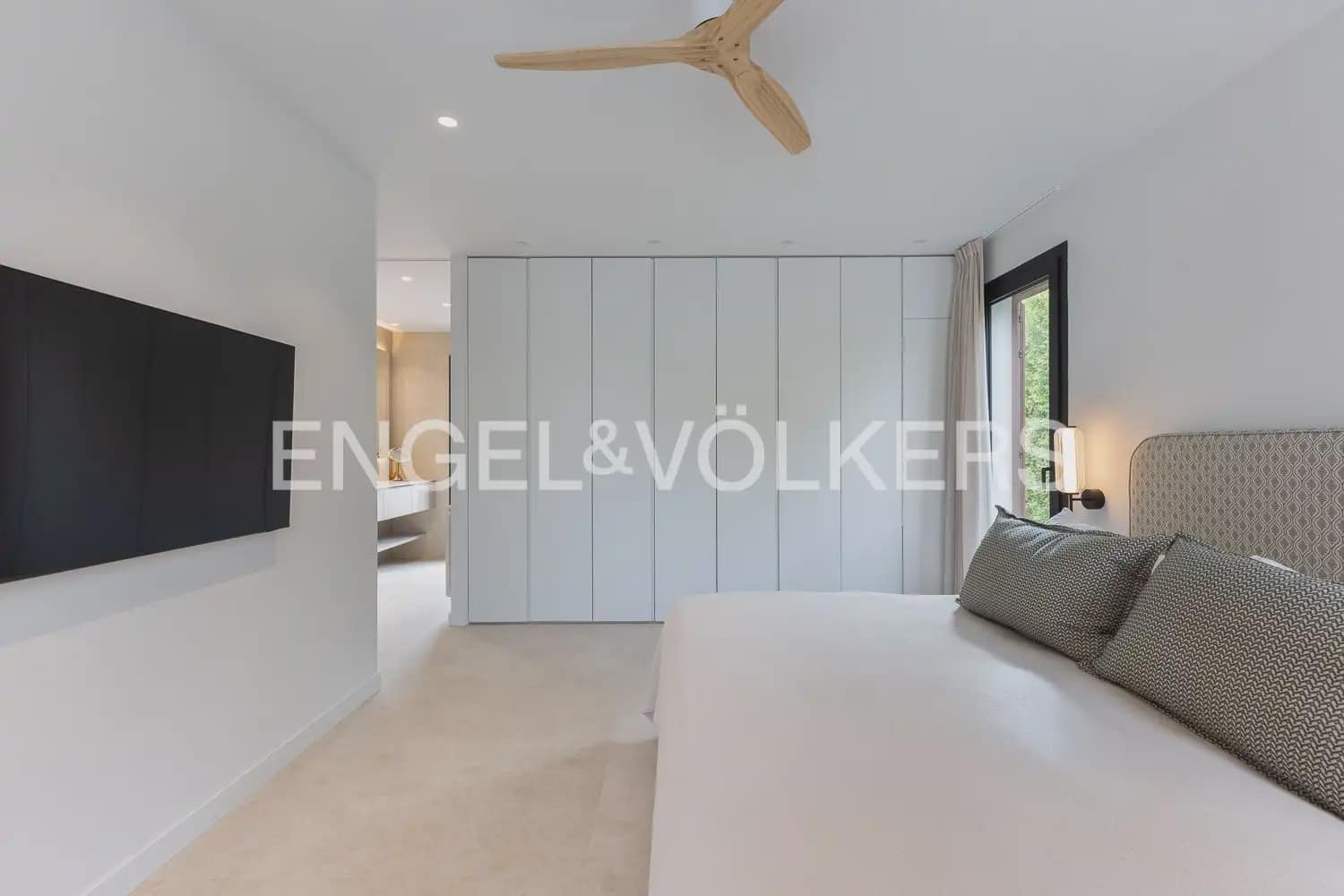 5 bedroom Villa for sale in L'Eliana with garage - € 1,480,000 (Ref: 10093913)