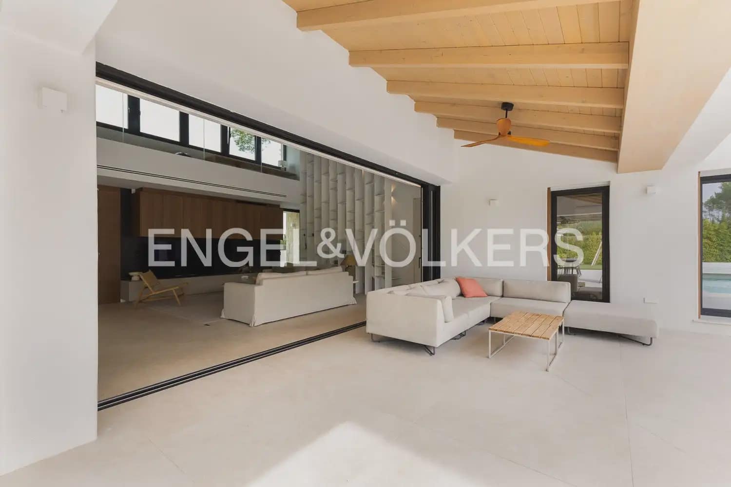 5 bedroom Villa for sale in L'Eliana with garage - € 1,480,000 (Ref: 10093913)