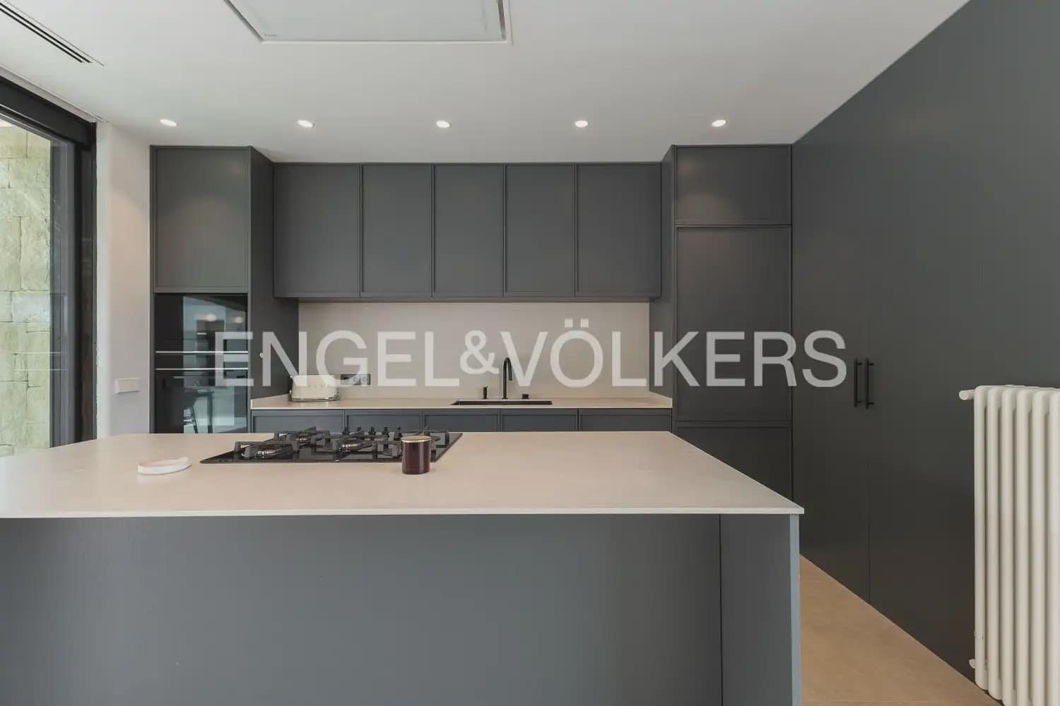 5 bedroom Villa for sale in L'Eliana with garage - € 1,480,000 (Ref: 10093913)