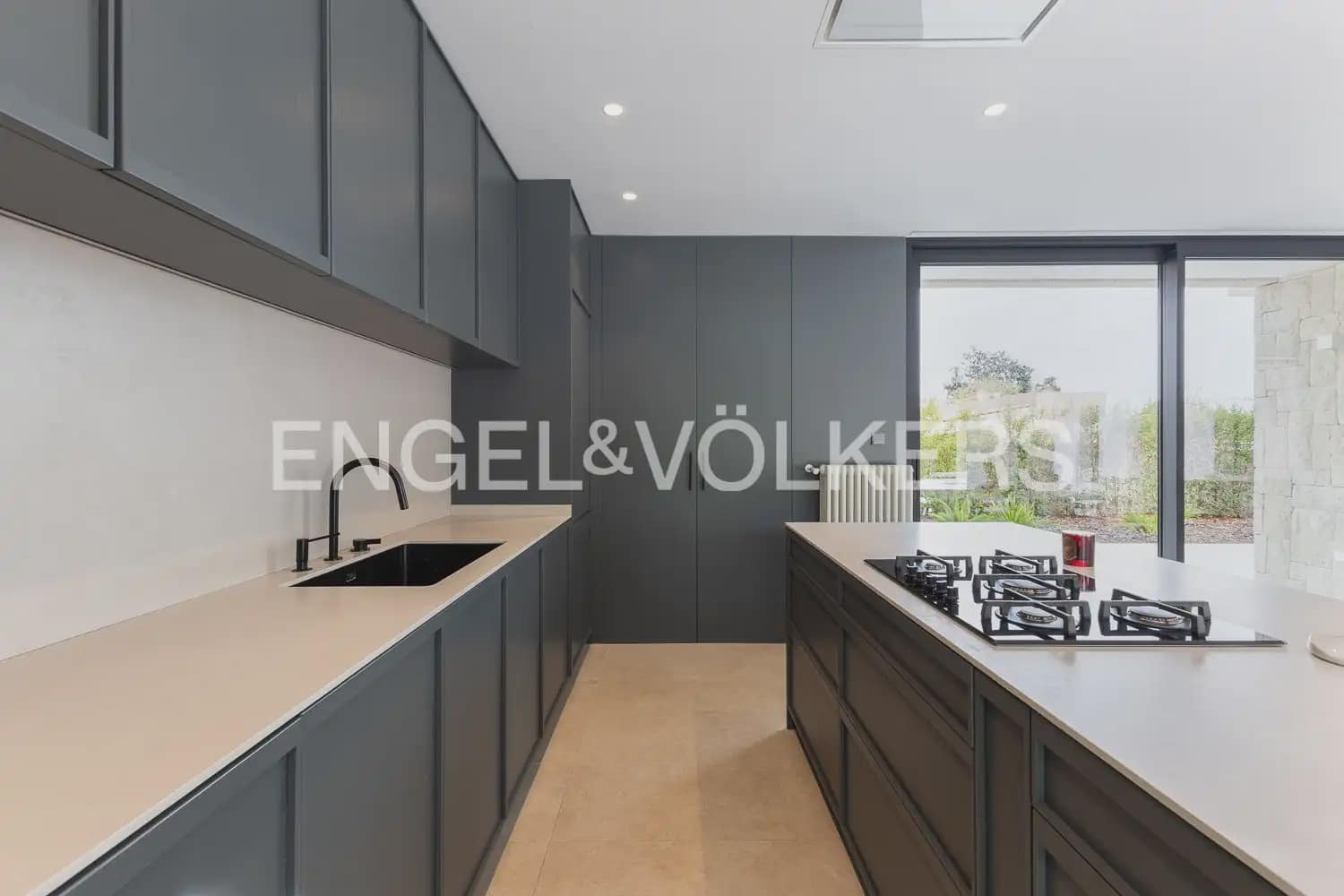 5 bedroom Villa for sale in L'Eliana with garage - € 1,480,000 (Ref: 10093913)