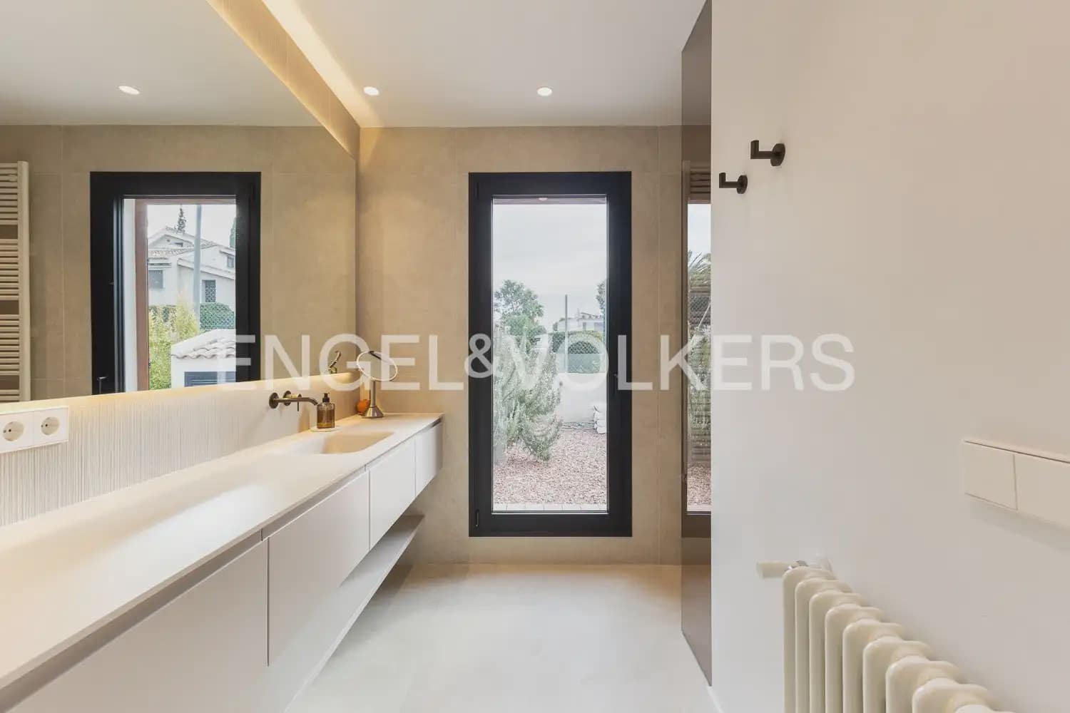 5 bedroom Villa for sale in L'Eliana with garage - € 1,480,000 (Ref: 10093913)