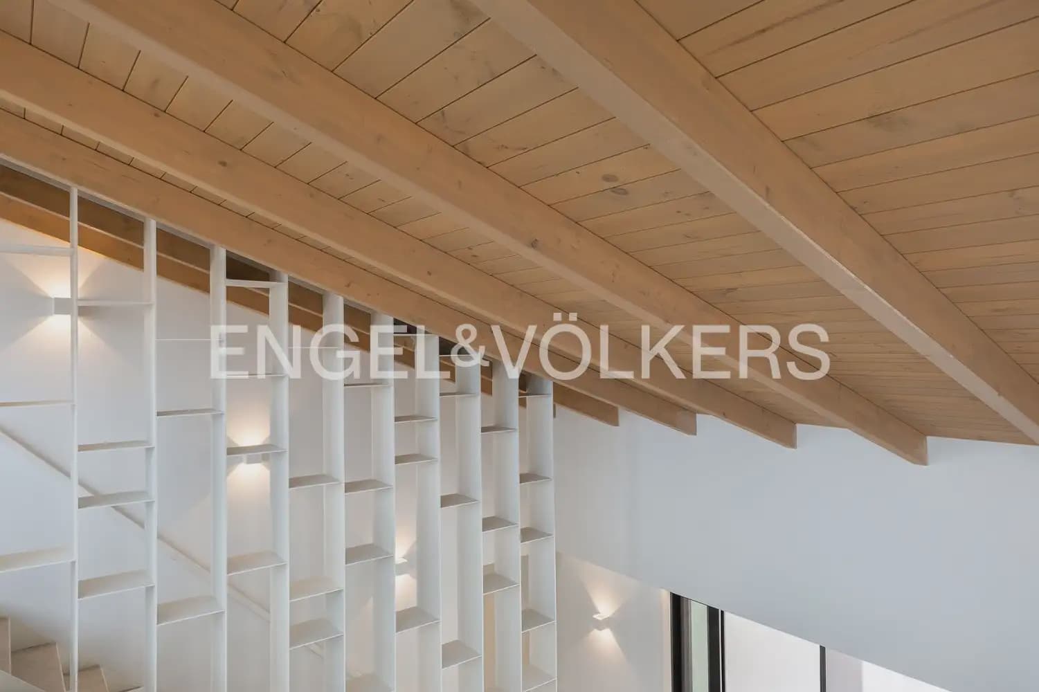 5 bedroom Villa for sale in L'Eliana with garage - € 1,480,000 (Ref: 10093913)